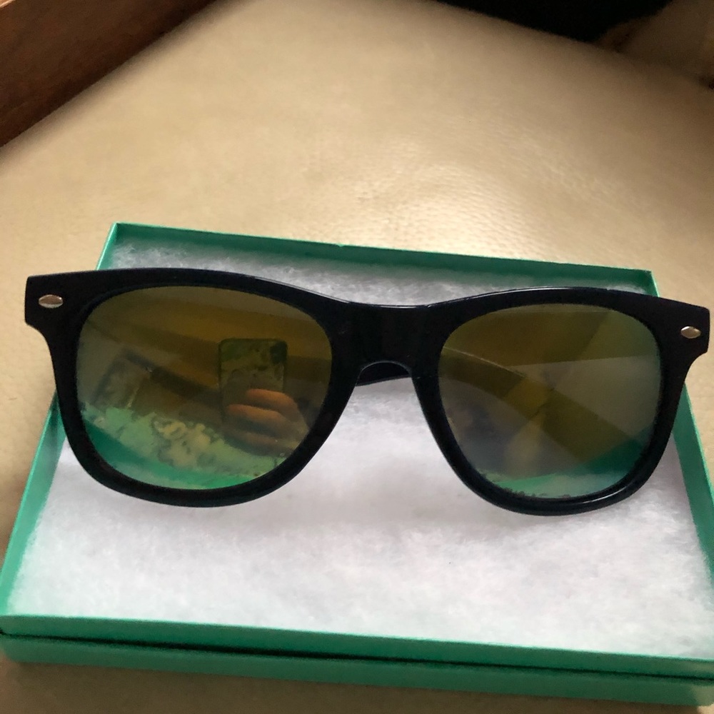 Modelo 80’s Style black and silver sunglasses